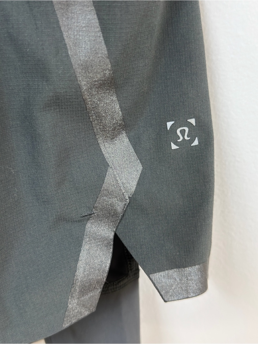 Lululemon Surge Lined Running Shorts 6" Gray Reflective Zip Pocket Men's Size S - Picture 3 of 11